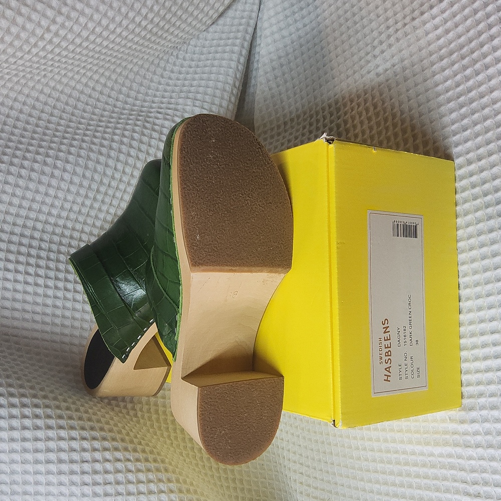 Swedish Hasbeens Green Croc-Embossed Leather Clogs - Picture 2 of 3